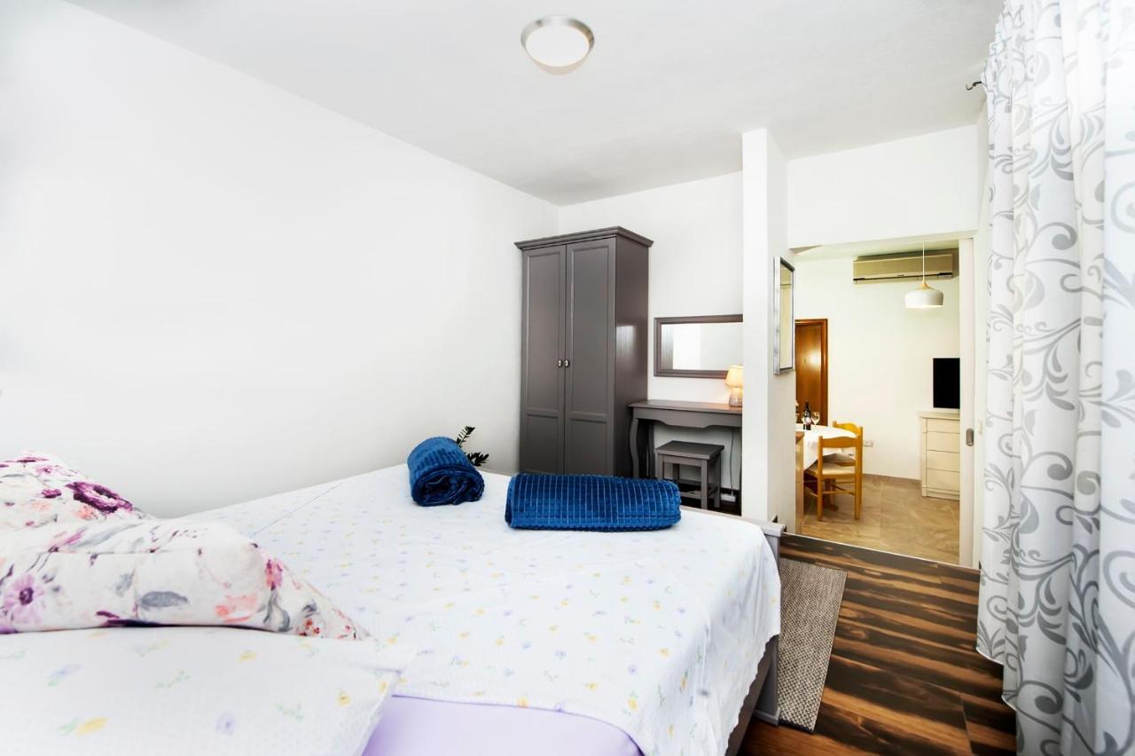 Apartments Karmen Rovinj Bagian luar foto