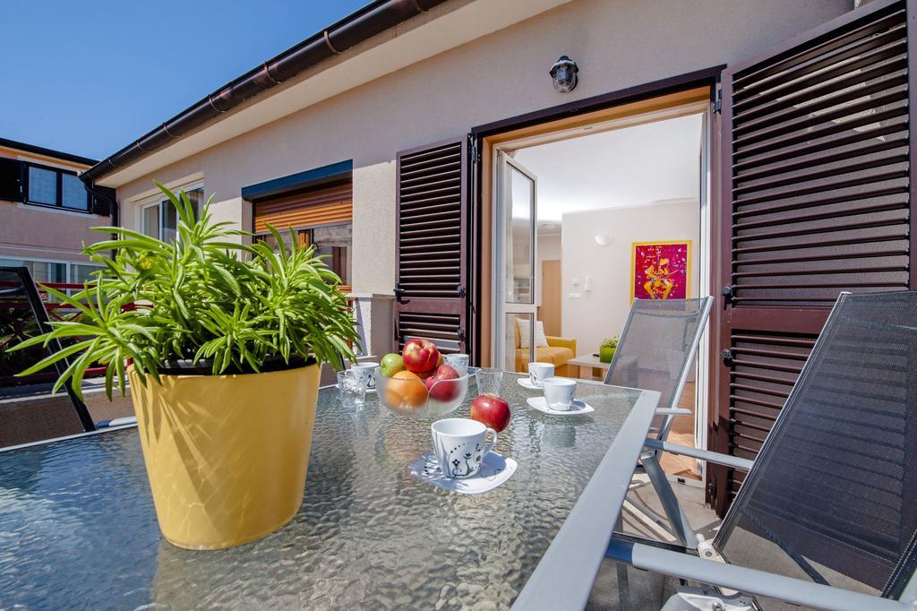 Apartments Karmen Rovinj Bagian luar foto