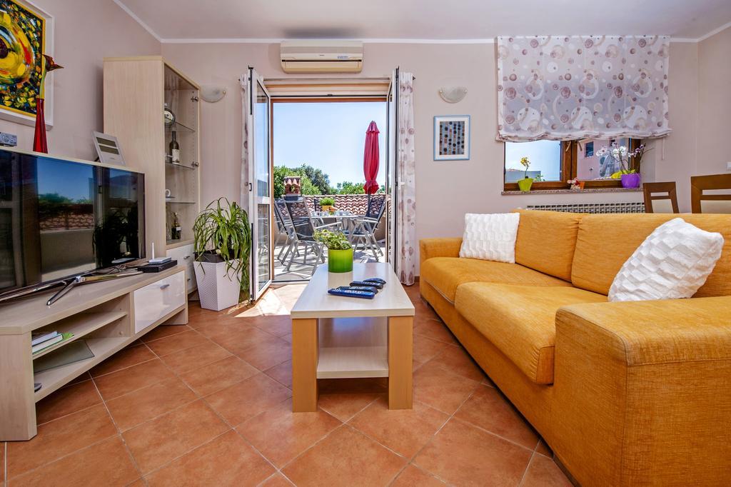Apartments Karmen Rovinj Bagian luar foto