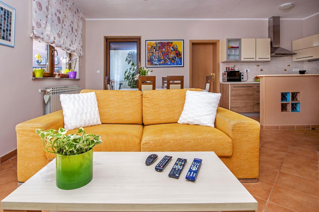 Apartments Karmen Rovinj Bagian luar foto