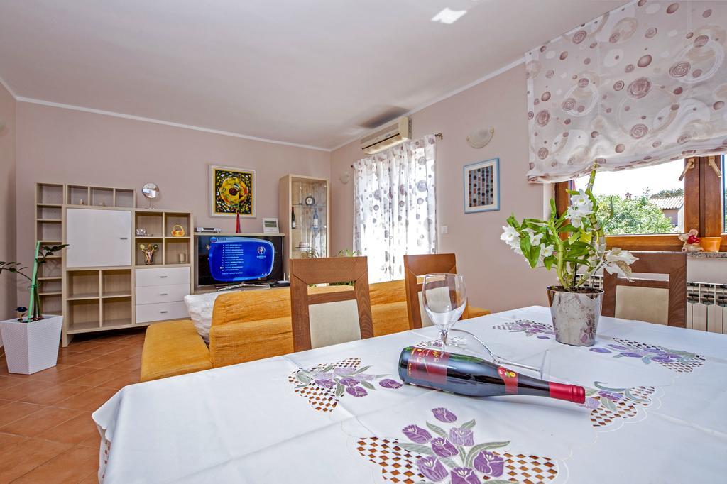 Apartments Karmen Rovinj Bagian luar foto