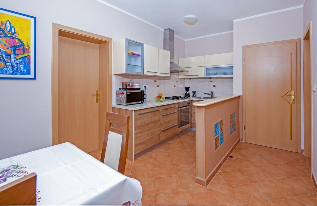 Apartments Karmen Rovinj Bagian luar foto