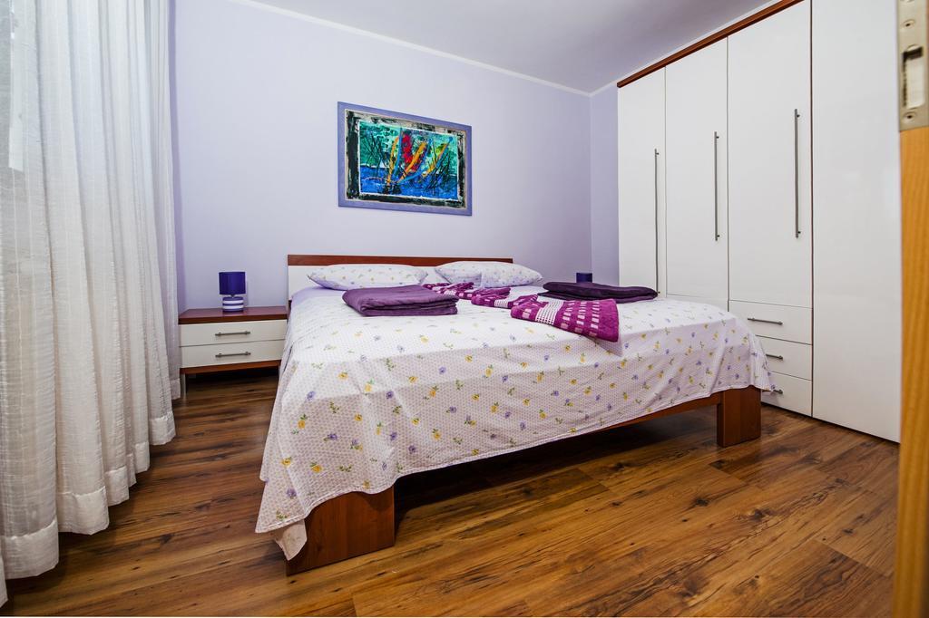 Apartments Karmen Rovinj Bagian luar foto