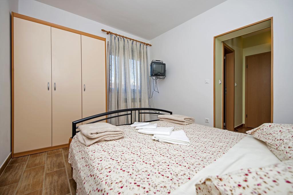 Apartments Karmen Rovinj Bagian luar foto