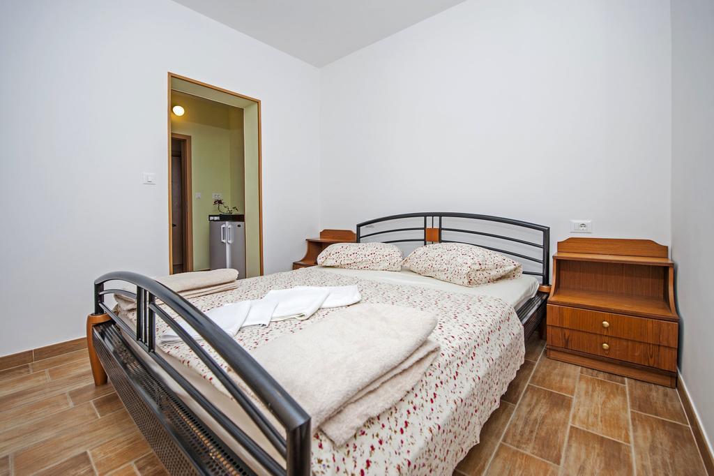 Apartments Karmen Rovinj Bagian luar foto