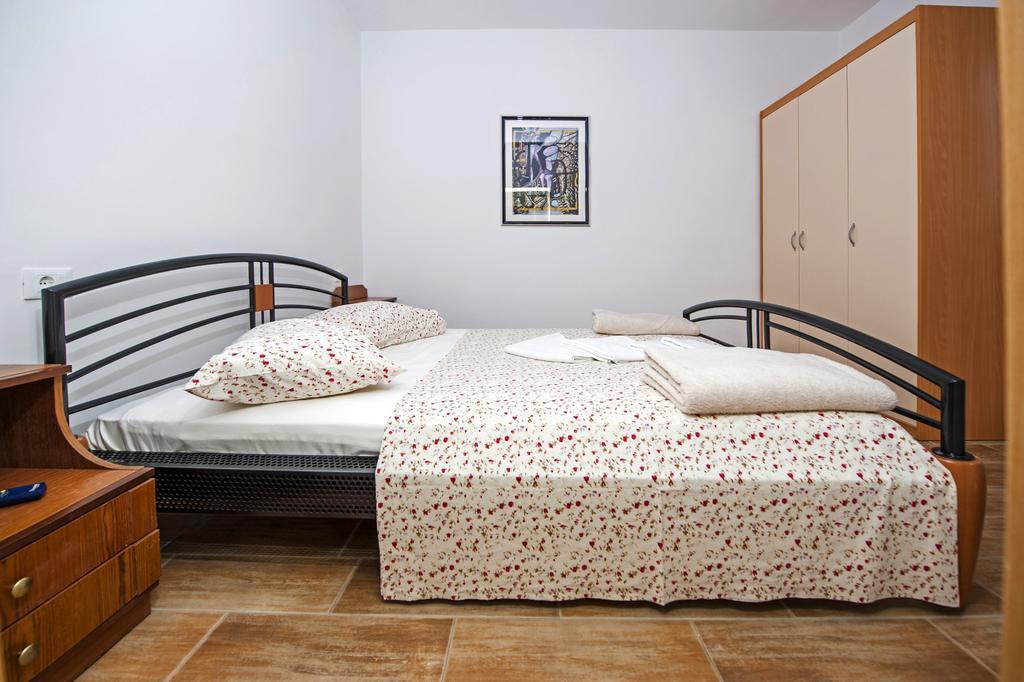 Apartments Karmen Rovinj Bagian luar foto