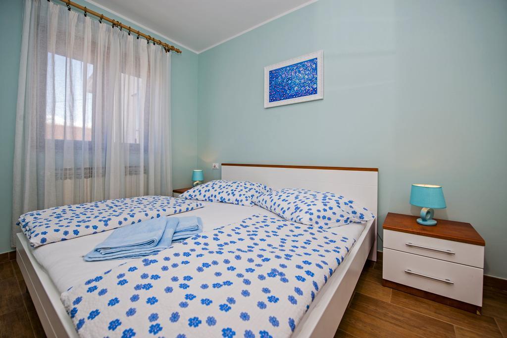 Apartments Karmen Rovinj Bagian luar foto