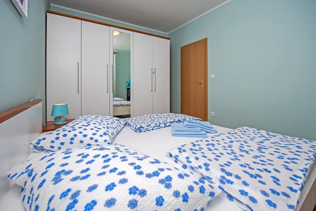 Apartments Karmen Rovinj Bagian luar foto