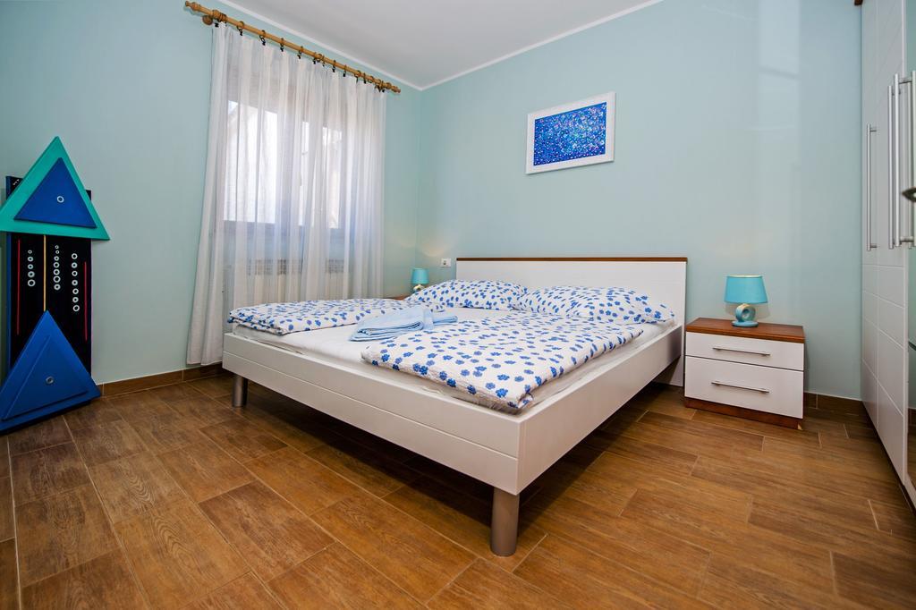 Apartments Karmen Rovinj Bagian luar foto