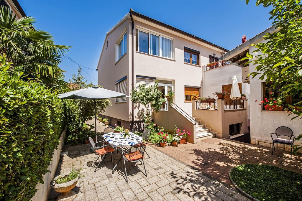 Apartments Karmen Rovinj Bagian luar foto