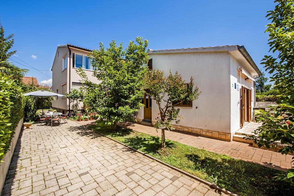 Apartments Karmen Rovinj Bagian luar foto