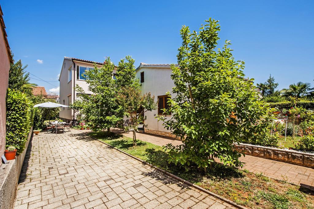 Apartments Karmen Rovinj Bagian luar foto