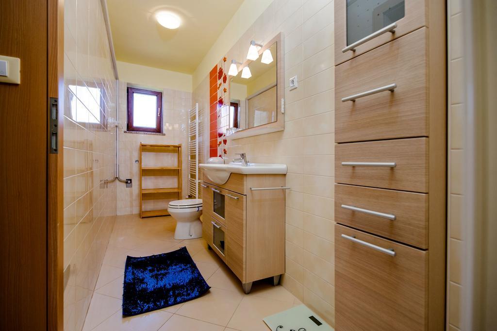 Apartments Karmen Rovinj Bagian luar foto