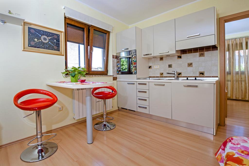 Apartments Karmen Rovinj Bagian luar foto