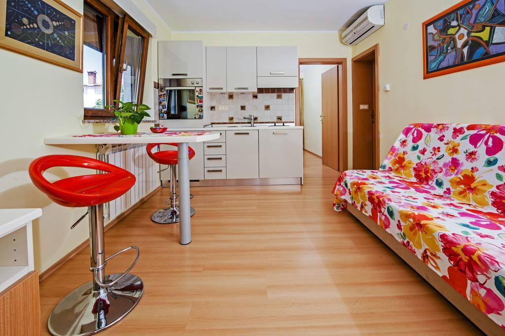 Apartments Karmen Rovinj Bagian luar foto