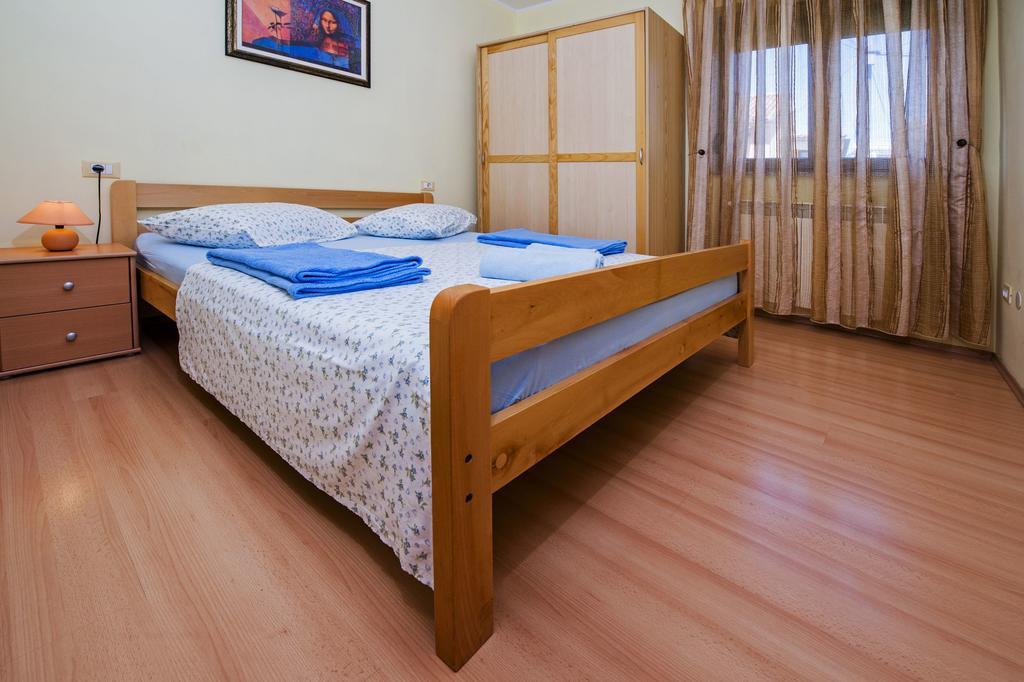 Apartments Karmen Rovinj Bagian luar foto