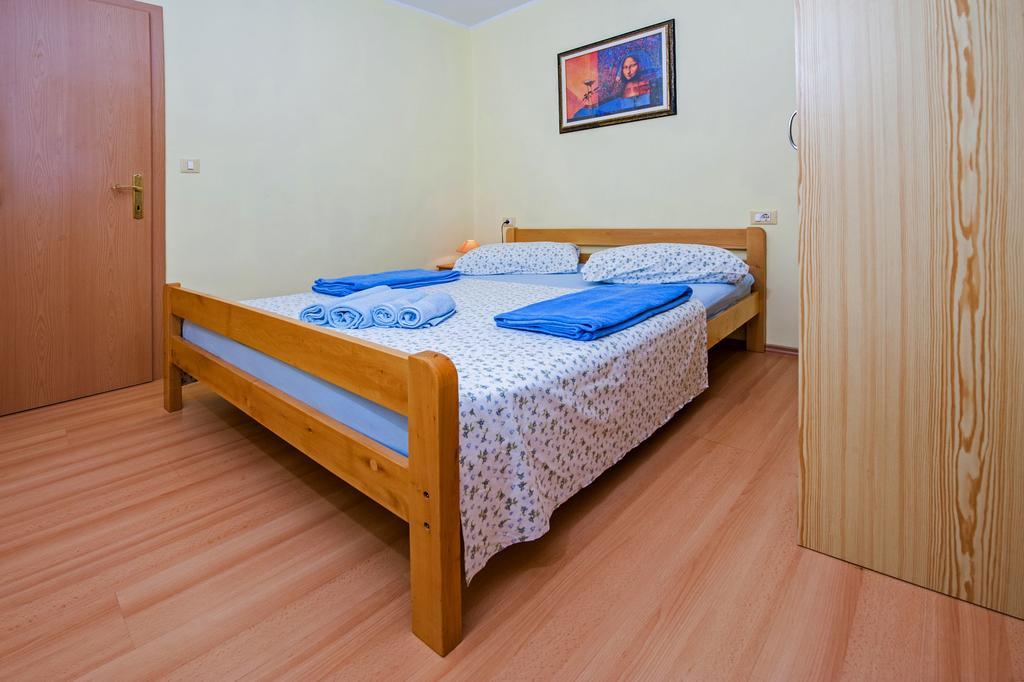 Apartments Karmen Rovinj Bagian luar foto