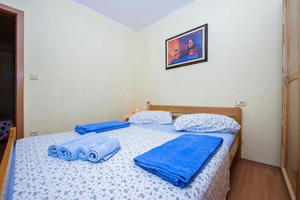 Apartments Karmen Rovinj Bagian luar foto