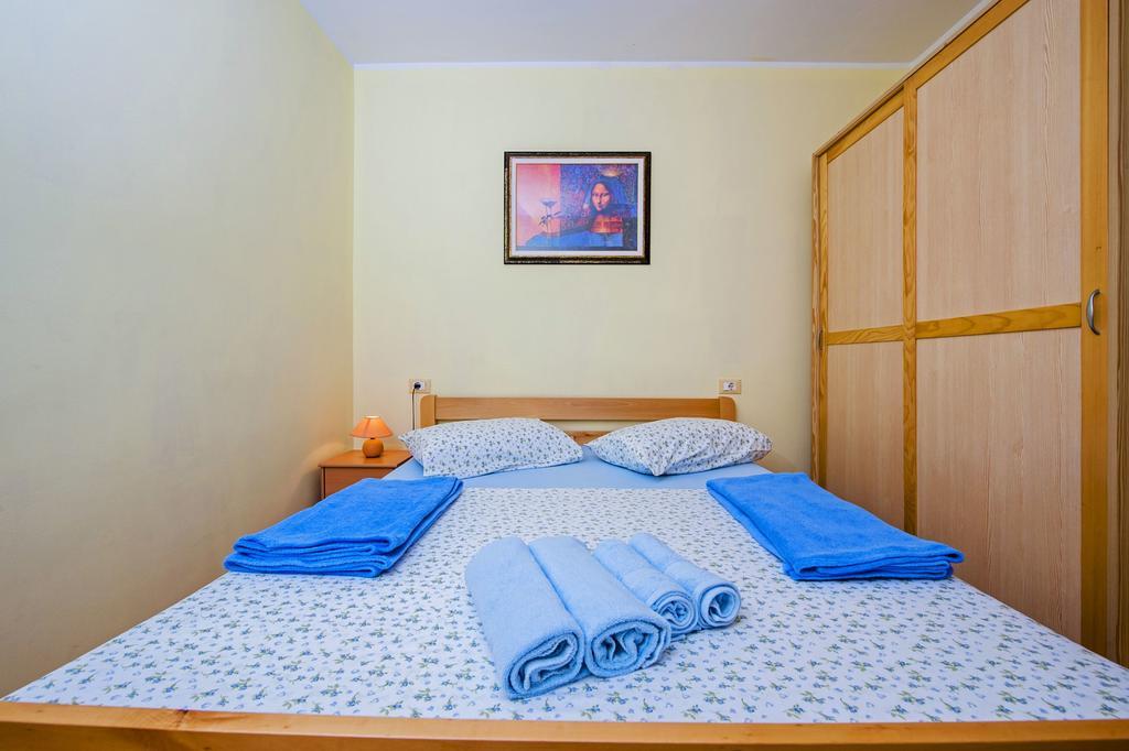 Apartments Karmen Rovinj Bagian luar foto